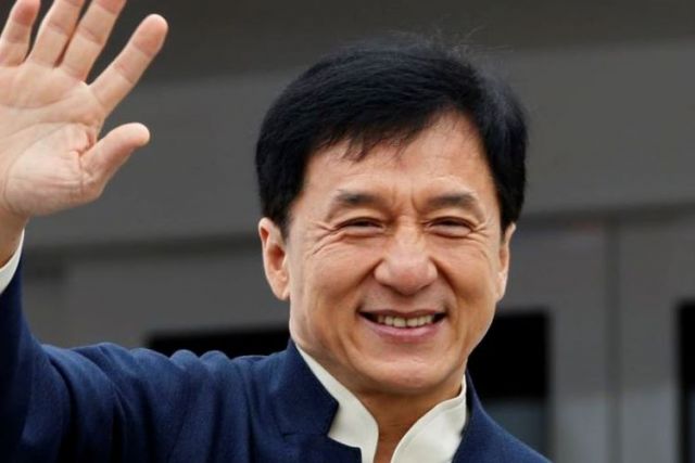Jackie Chan Ultah ke-67, Begini Biografi Singkatnya-Image-2