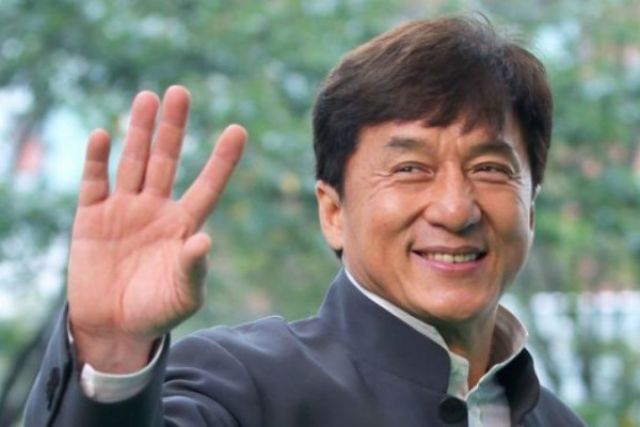 Jackie Chan Ultah ke-67, Begini Biografi Singkatnya-Image-3
