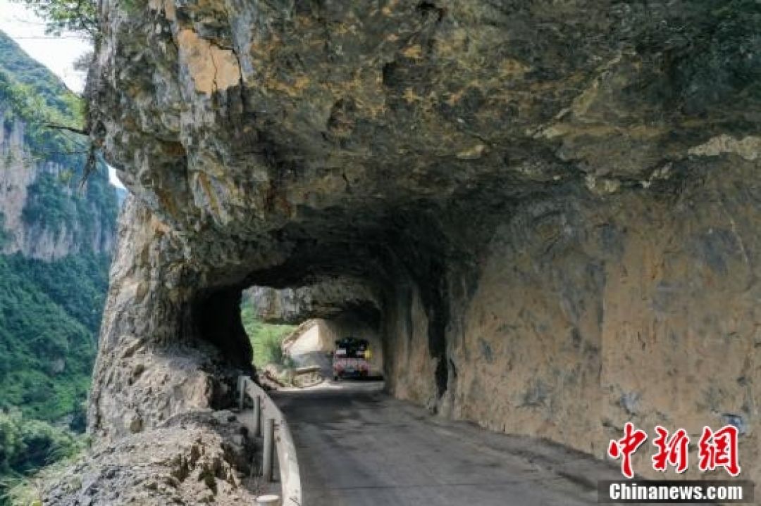 POTRET: Keindahan Jalan Raya Ekstrim di Tebing Guizhou-Image-6