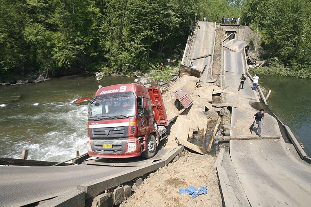 SEJARAH: 2010 Runtuhnya Jembatan Jinjiang di Provinsi Jilin-Image-1