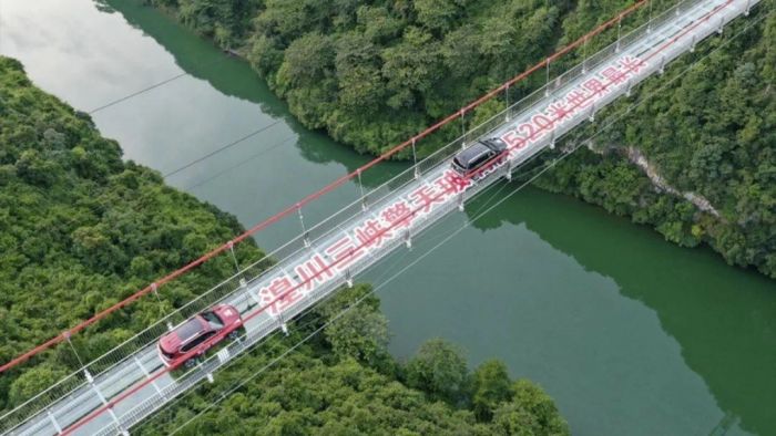 Tiongkok Akan Resmikan Jembatan Lantai Kaca Terpanjang di Dunia, Lagi-Image-2