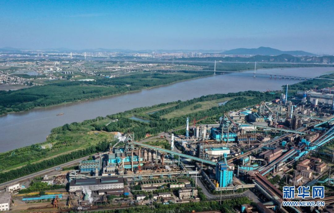 POTRET: Perusahaan Nanjing Iron and Steel Bangun Pabrik dengan Taman Hijau-Image-1