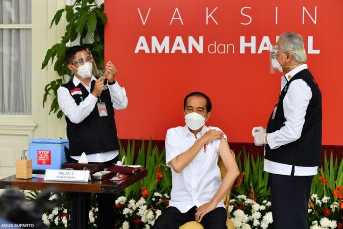 Dari Jokowi Hingga Raffi Ahmad, Ini Penerima Vaksin COVID-19 Pertama Indonesia-Image-1