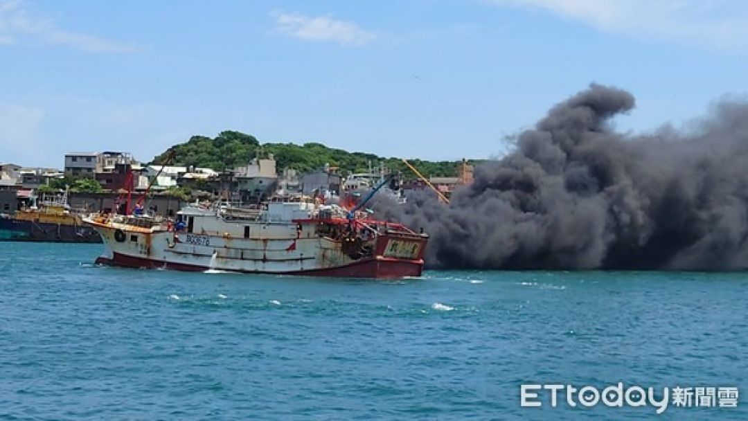 Sebuah Kapal Nelayan Terbakar dan Meledak di Pelabuhan Perikanan Keelung-Image-1