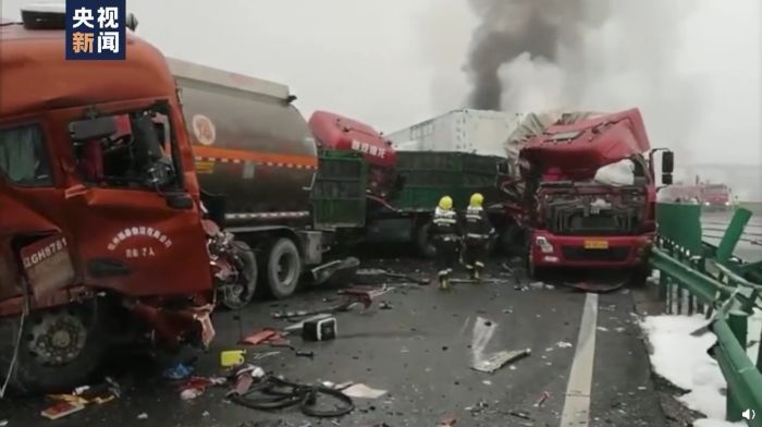 Kecelakaan Libatkan 43 Kendaraan di Shaanxi, 3 Tewas 6 Luka-Image-1