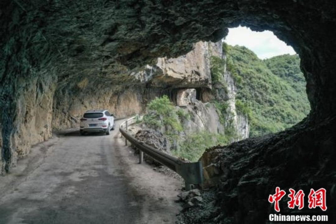 POTRET: Keindahan Jalan Raya Ekstrim di Tebing Guizhou-Image-5