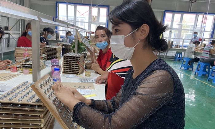 Kemenlu China: Pekerja Xinjiang Bukan Kerja Paksa-Image-1