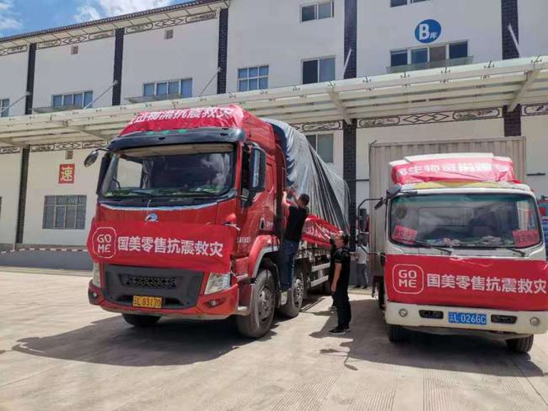 Lebih Dari 60 Kendaraan Persediaan Bantuan Gempa Tiba di Yangbi-Image-1