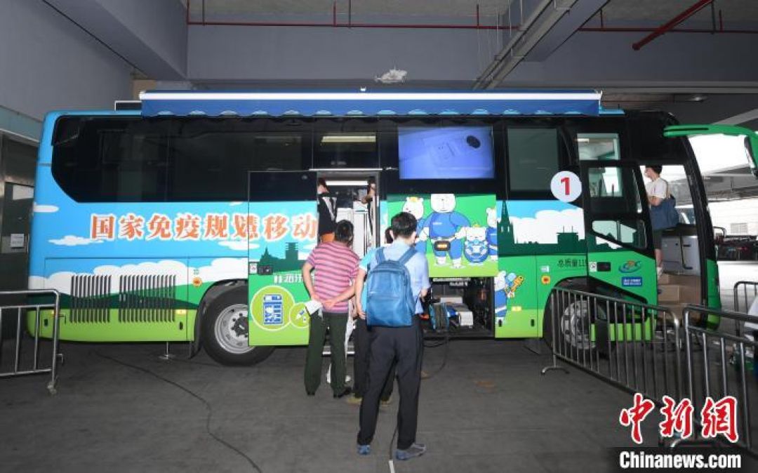 China Sediakan Kendaraan Vaksinasi di Stasiun Kereta Api Timur Hangzhou, Sediakan 400 Dosis Perhari-Image-1