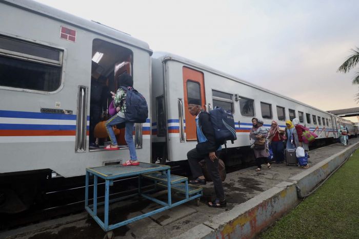 Libur Natal dan Tahun Baru, 79 Ribu Orang Tinggalkan Jakarta Gunakan Kereta Api-Image-1