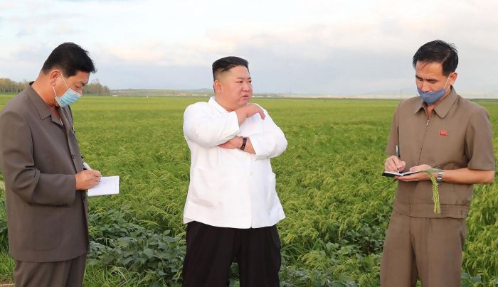 Sempat Dirumorkan Koma, Korea Utara Rilis Foto-Foto Kim Jong Un-Image-3