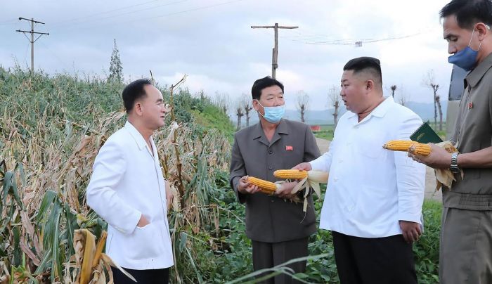 Sempat Dirumorkan Koma, Korea Utara Rilis Foto-Foto Kim Jong Un-Image-2