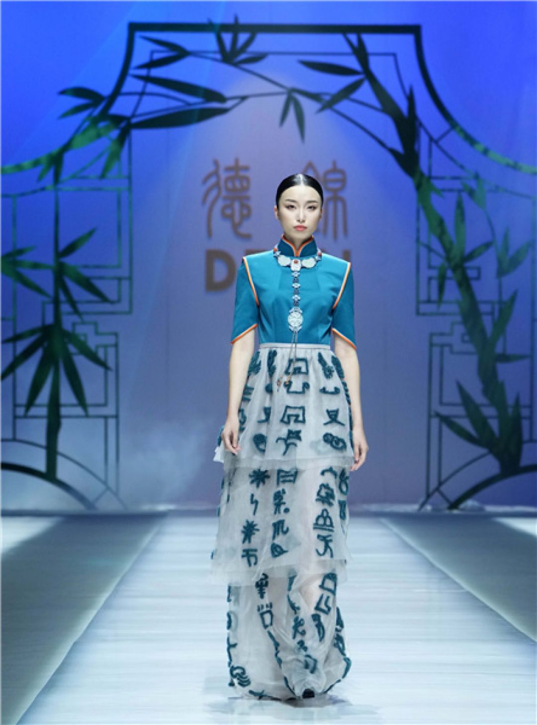 Paduan Kostum Kuno - Modern di China Fashion Week-Image-3