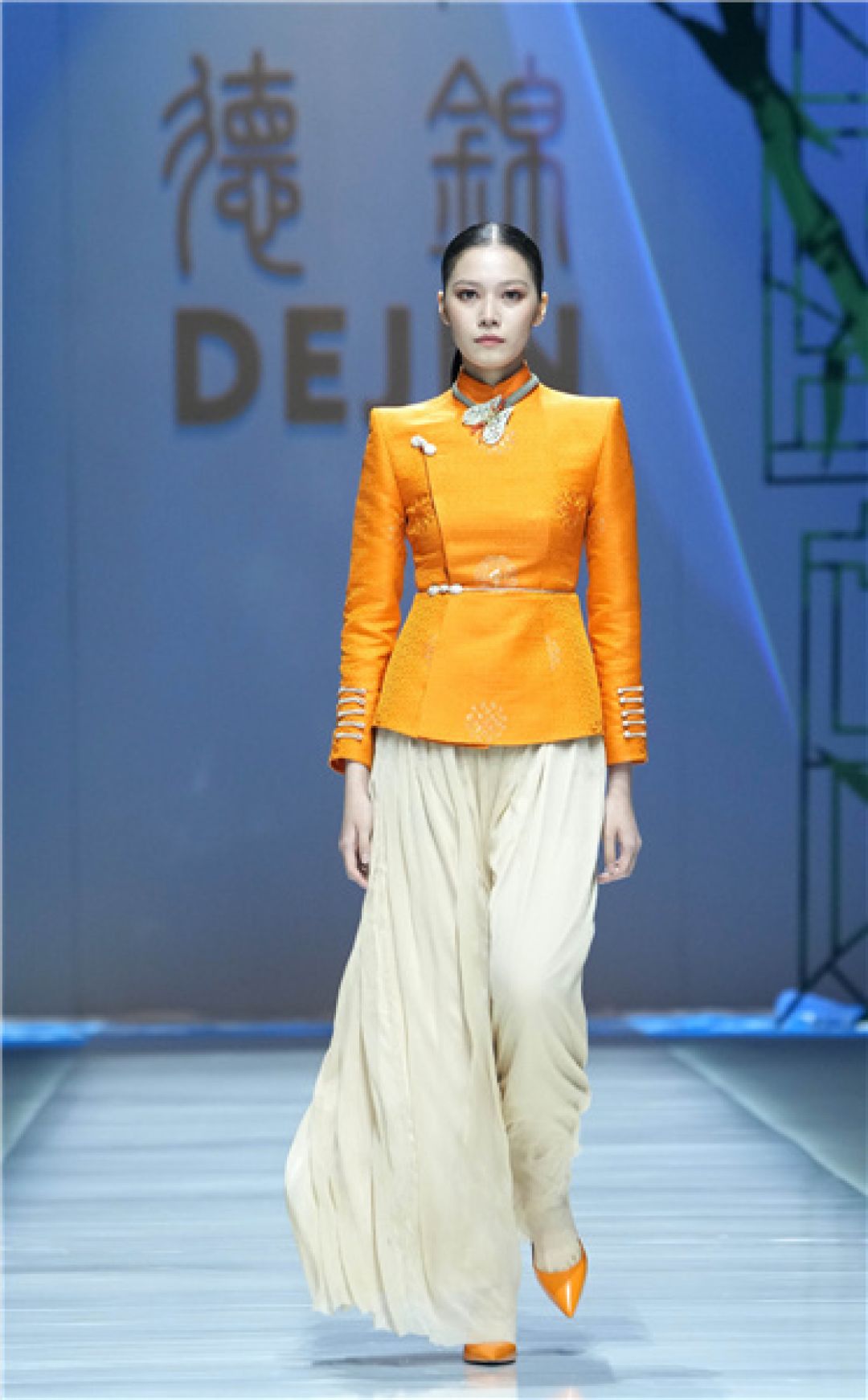 Paduan Kostum Kuno - Modern di China Fashion Week-Image-5