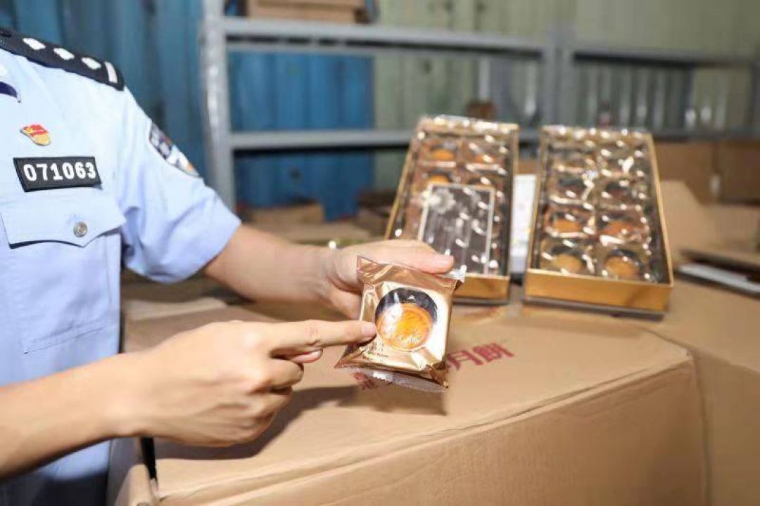 Polisi Shenzhen Tangkap 10 Orang Penjual Kue Bulan Palsu-Image-2