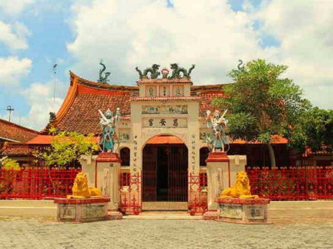 Wisatawan China Wajib Lihat 8 Kuil di Indonesia Ini Saat Imlek-Image-9