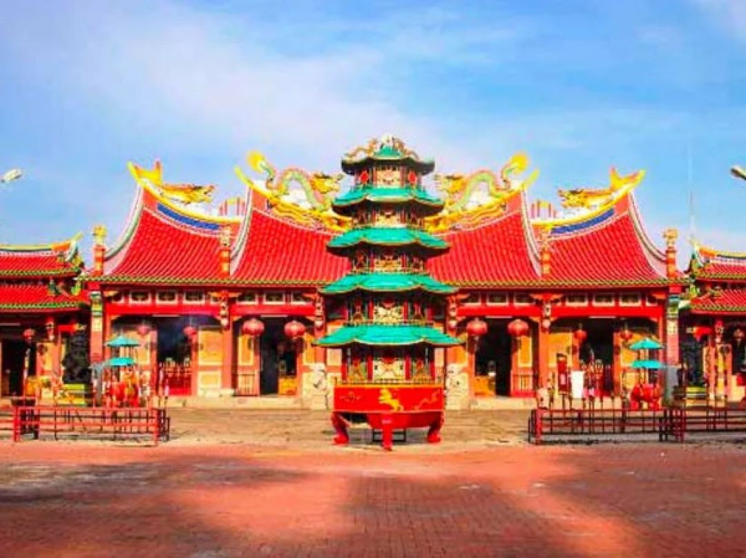Wisatawan China Wajib Lihat 8 Kuil di Indonesia Ini Saat Imlek-Image-8