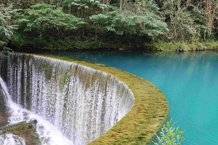 Karunia Alam: Air Biru Kehijauan Warnai Karst China Selatan-Image-1