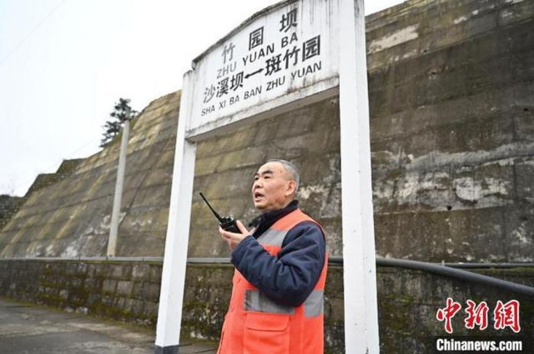 Liu Fayu, Petugas Stasiun Senior, Kerja di Imlek Terakhir-Image-2