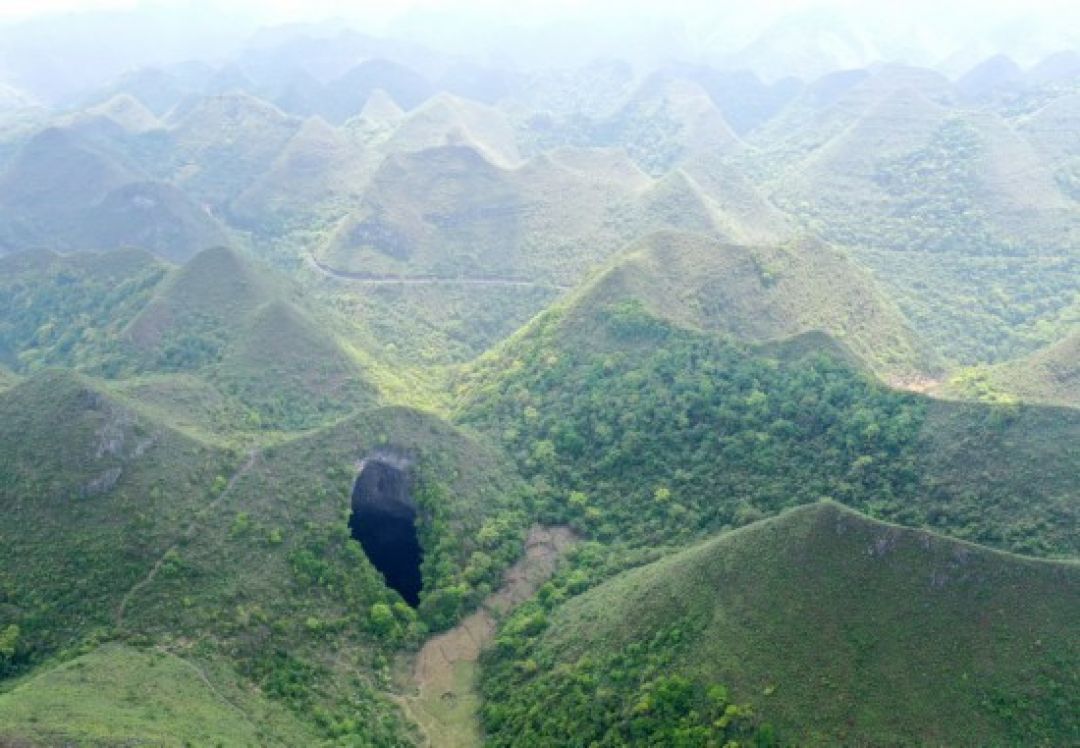 Lubang Raksasa Karst Ditemukan di Guangxi-Image-1