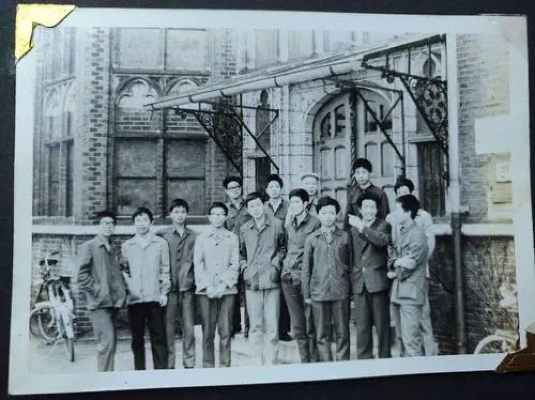 SEJARAH: 1979 China Lanjutkan Sistem
Pascasarjana-Image-1