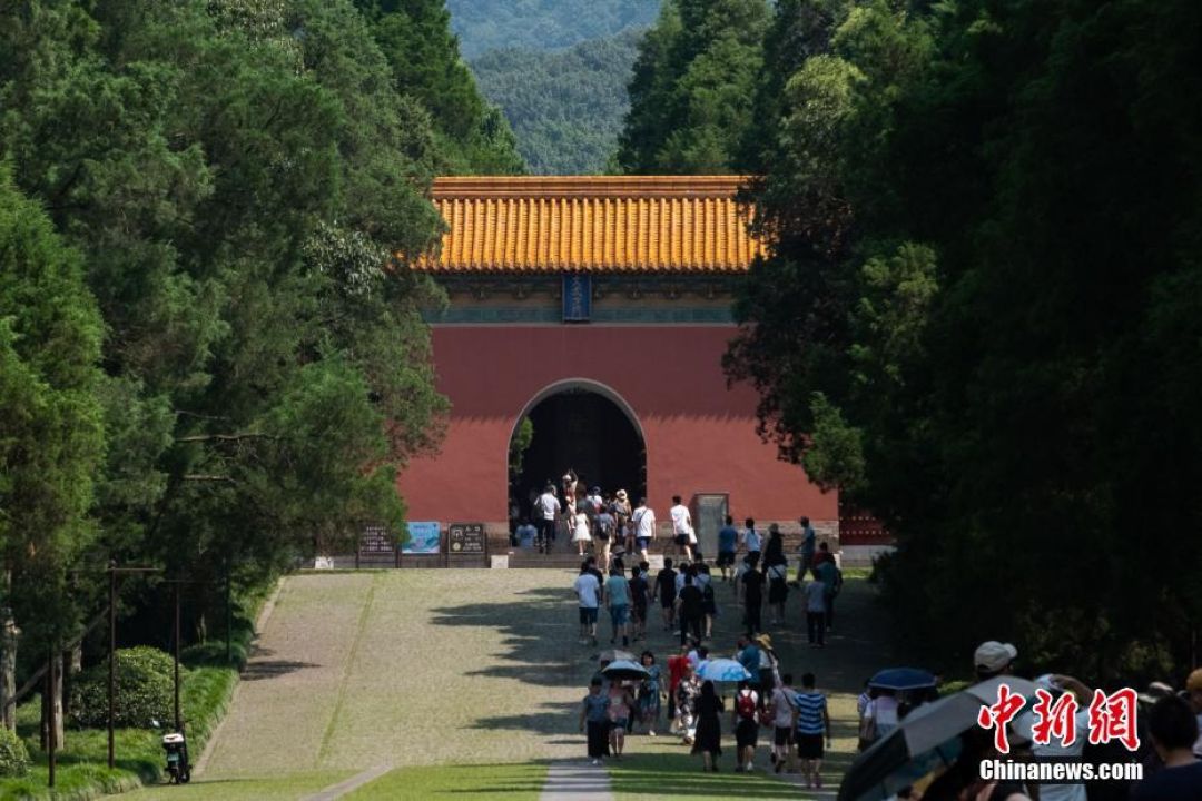 POTRET : Situs Makam Ming Xiaoling Peninggalan Dinasti Ming-Image-1