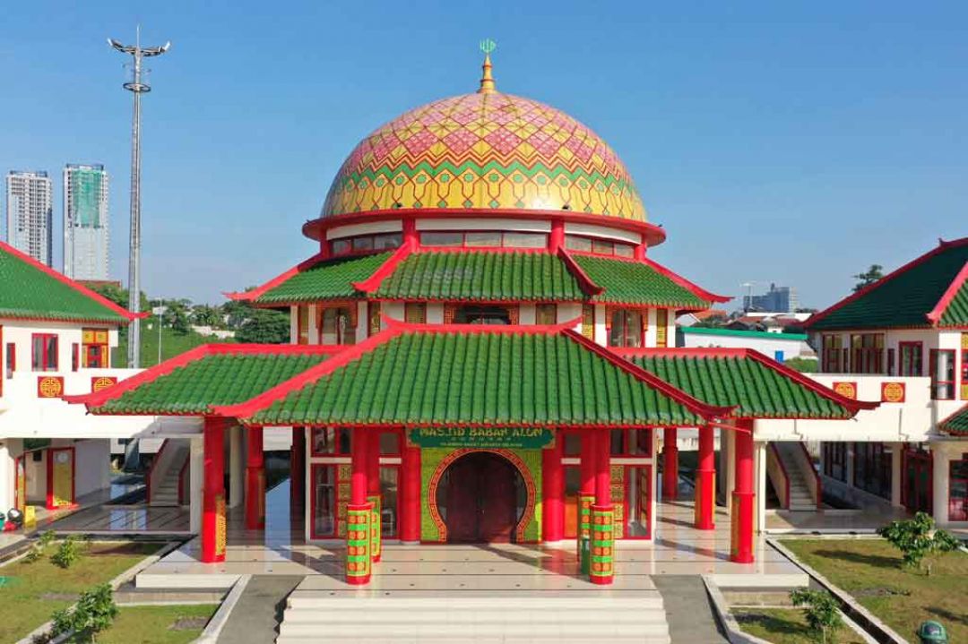 Wisata Religi Masjid Babah Alun, Bergaya Oriental-Image-1