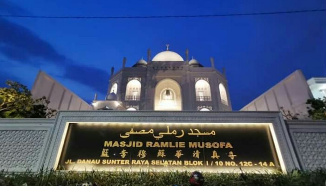 Masjid Ramlie Musofa, Taj Mahal Dari Indonesia-Image-1