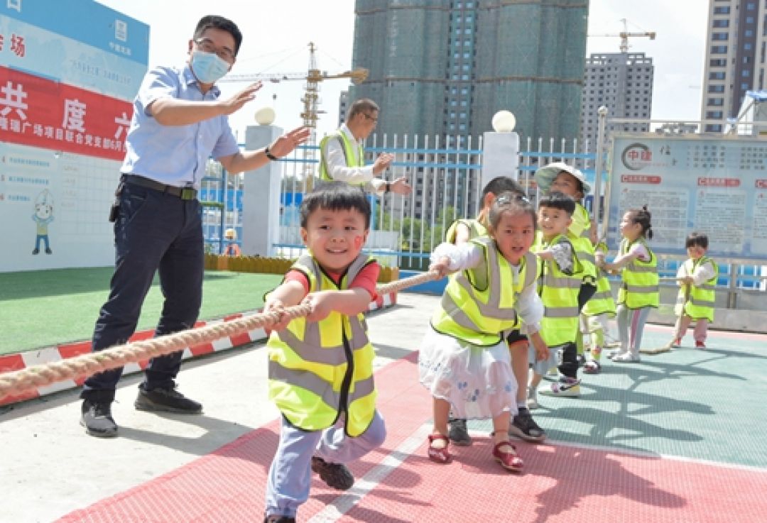 Unik! Merayakan Hari Anak di Lokasi Konstruksi di Xinjiang-Image-2