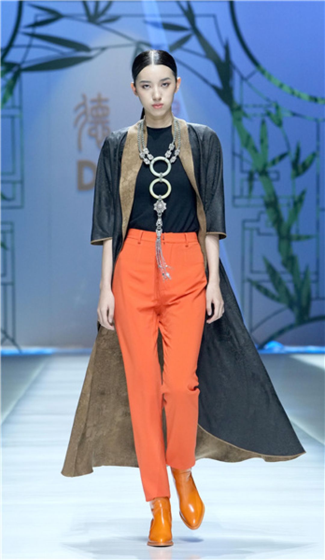 Paduan Kostum Kuno - Modern di China Fashion Week-Image-6