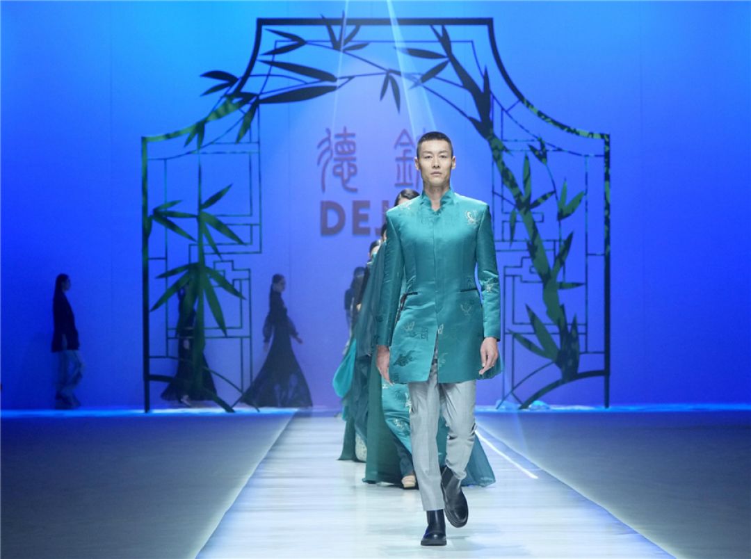 Paduan Kostum Kuno - Modern di China Fashion Week-Image-4