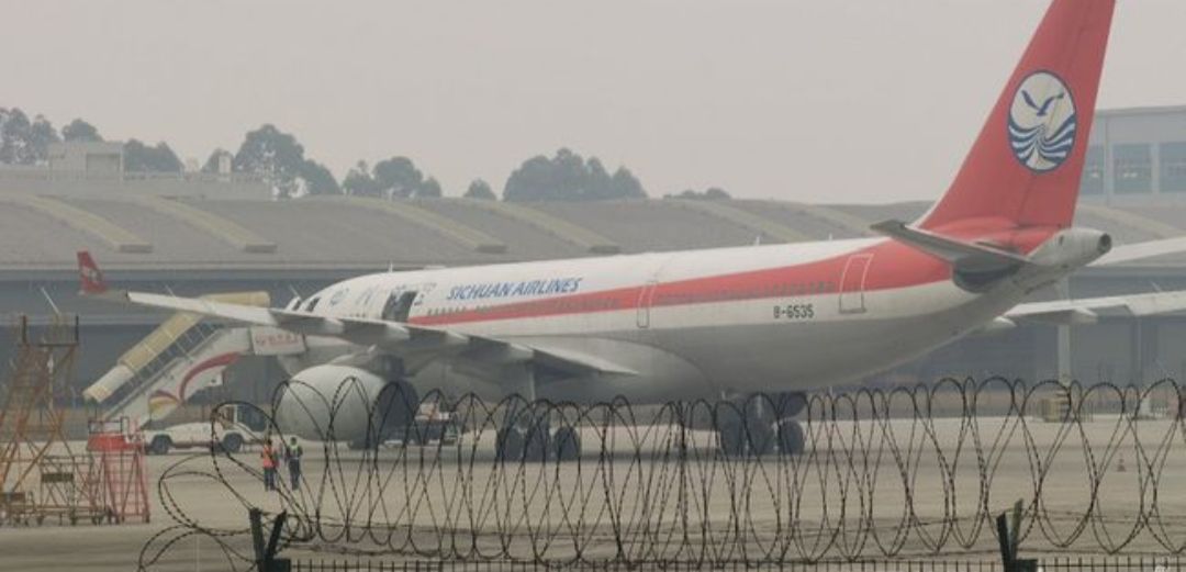 Penerbangan Sichuan Airlines Alami Gangguan Mesin, Seluruh Kru dan Penumpang Selamat-Image-1