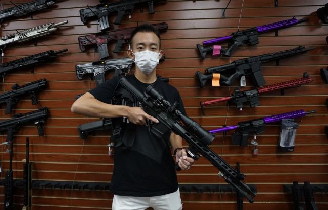 Pembelian Senjata di AS Melonjak Pasca Kebencian Rasial Anti Asia-Image-1