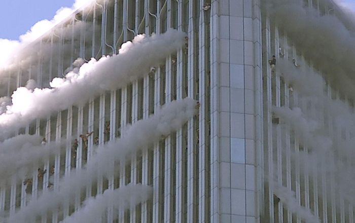 19 Tahun Berlalu: Foto Teror 9/11 Ini Tetap Menghantui-Image-3