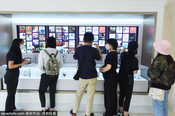 Yuk, Intip Isi Toko Terbesar Huawei di Shanghai Ini! Kayak Apa, Sih?-Image-6