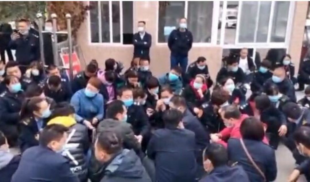 Ribuan Pengemudi Bus Demo di Henan China, Gaji 8 Bulan Tak Dibayar-Image-1