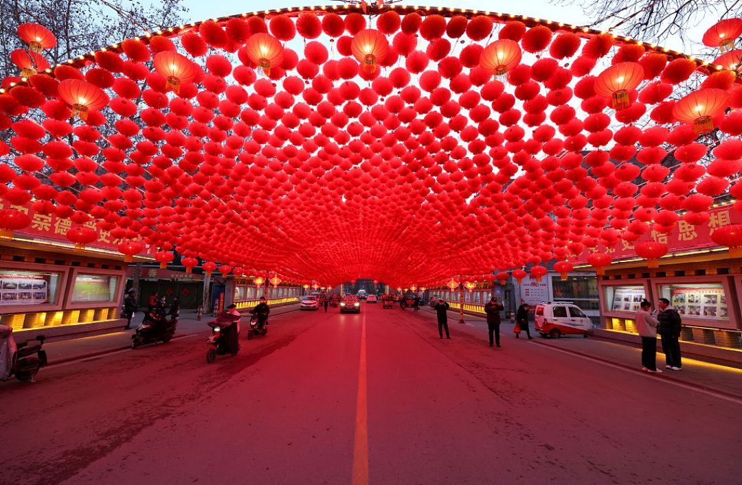 Warna-warni Lampu Hiasi Seluruh China Sambut Festival Lampion-Image-4