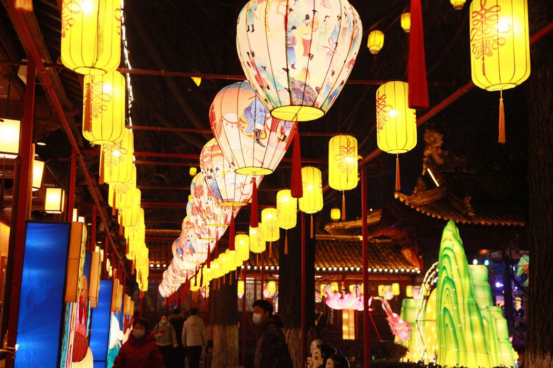 Warna-warni Lampu Hiasi Seluruh China Sambut Festival Lampion-Image-2