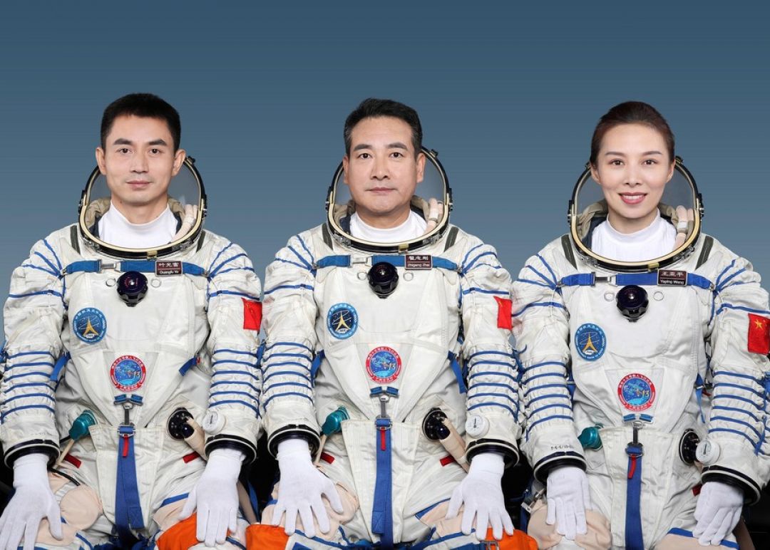 Dari 3 Astronot Shenzhou-13 Ini, Wang Yaping Paling Cantik-Image-1