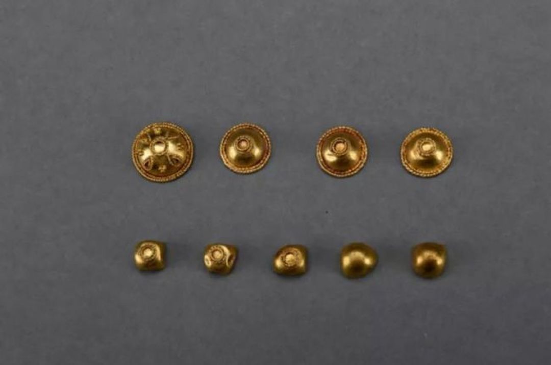 Ornamen Emas Ditemukan di Makam Kuno di Shaanxi-Image-2