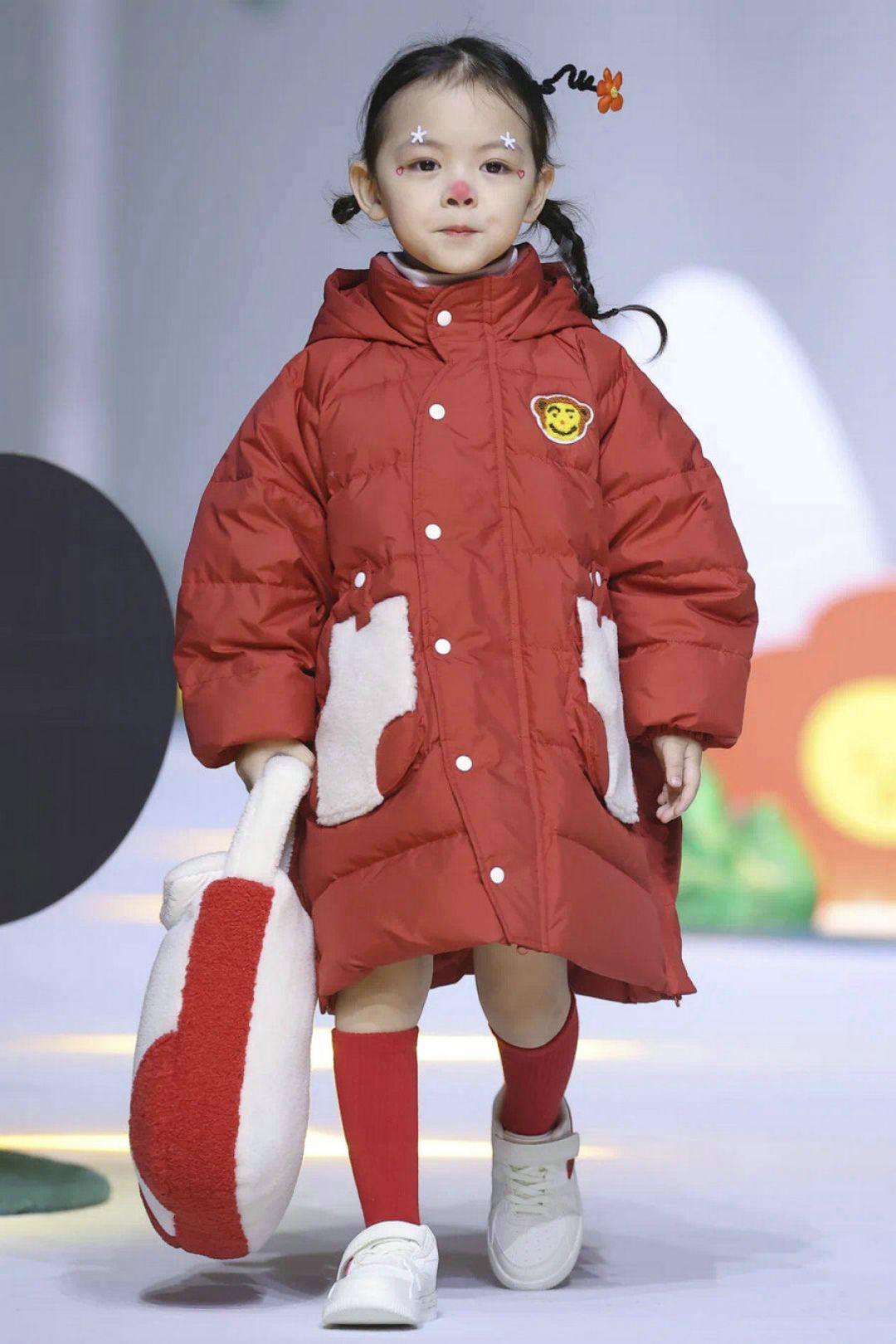 Imutnya Anak-anak Tampil di Panggung Shanghai Fashion Week-Image-2