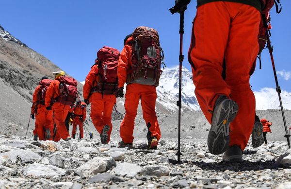 Tim Peneliti Ini Berjuang Mengukur Ulang Ketinggian Gunung Qomolangma, Diperkirakan Akan Capai Puncak Pada 22 Mei 2020-Image-1