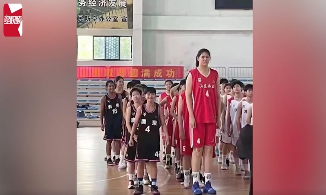 Viral, Pemain Basket Putri asal China Setinggi 2 Meter Lebih-Image-1