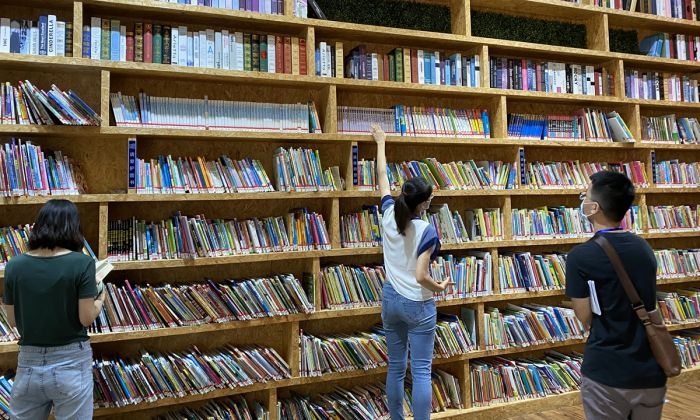 Proyek Perpustakaan Mini Ini Bermanfaat Bagi Ribuan Keluarga Tiongkok-Image-2