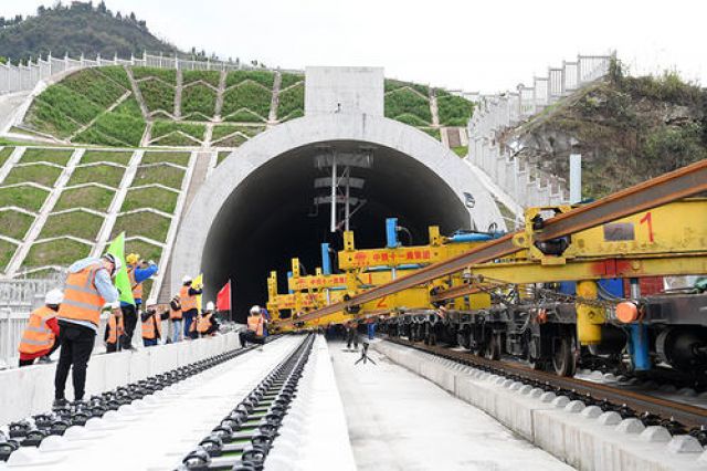 Teknologi Terbaru Pada Jalur Panjang Kereta Api Berkecepatan Tinggi di Chongqing-Image-1