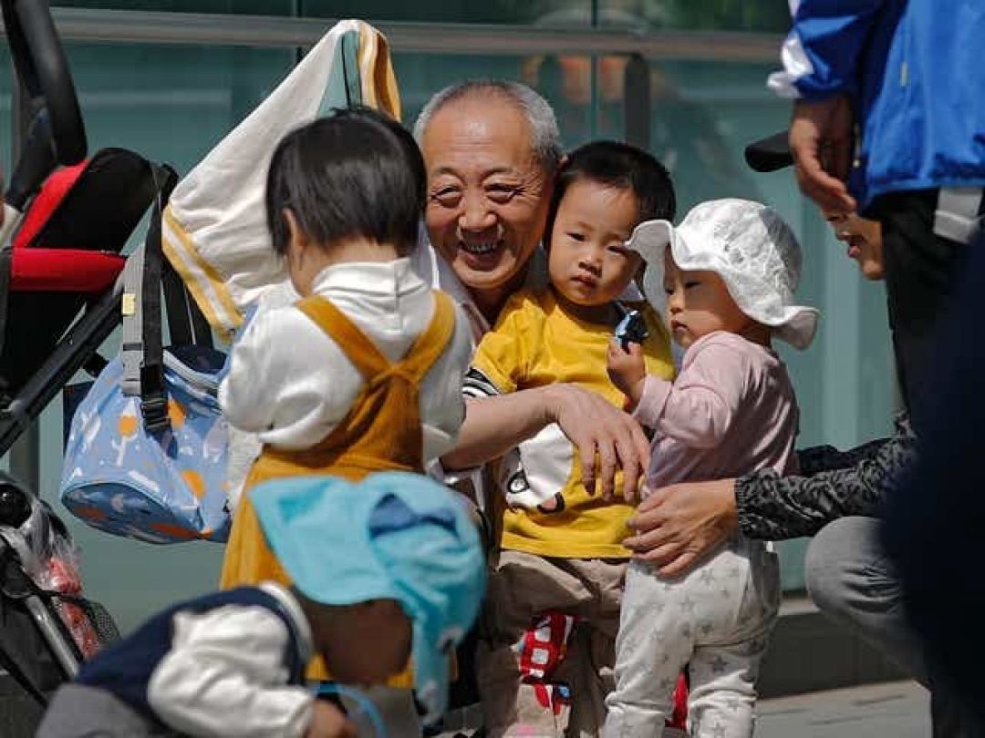 Populasi Negara Menua, Pemerintah China Keluarkan Kebijakan Tiga Anak-Image-1