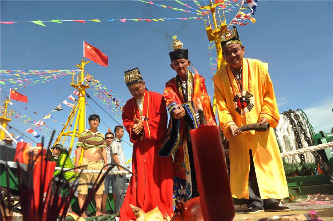 Tradisi China, Bakar Uang Hingga Buat Patung Saat Rayakan Festival Hantu-Image-5