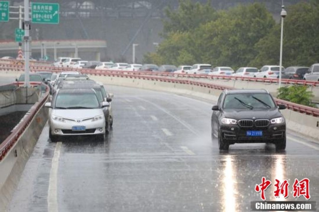 POTRET: Kota Zhengzhou Henan Kembali Diguyur Hujan Lebat-Image-5