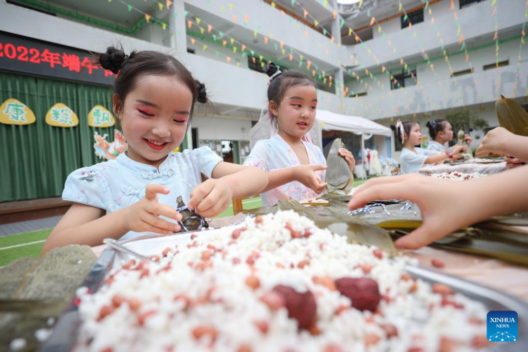 Potret: Festival Perahu Naga di China-Image-1