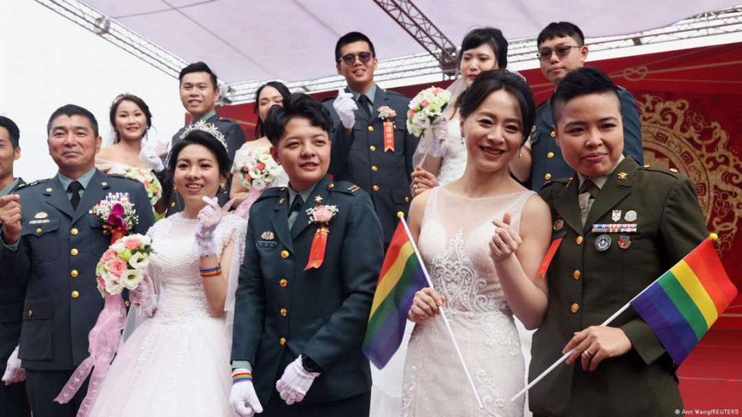 Pasangan Gay Taiwan Ini Adopsi Anak Angkat-Image-3